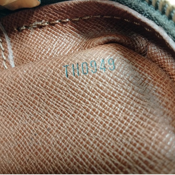 Authentic Louis Vuitton Amazon crossbody - Picture 5 of 16